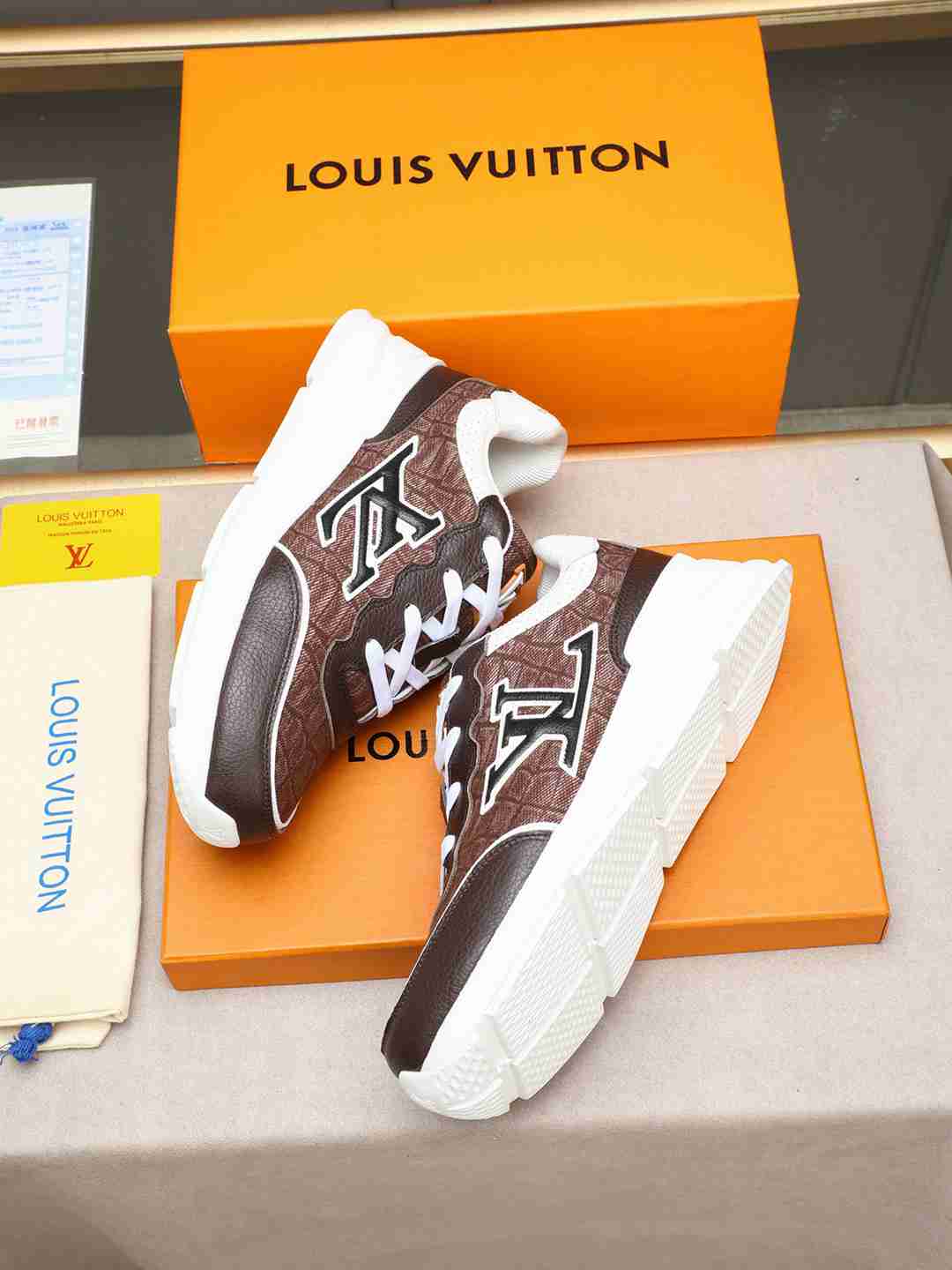 Sneaker LOUIS VUITTON MARRON CUIR SNAKE