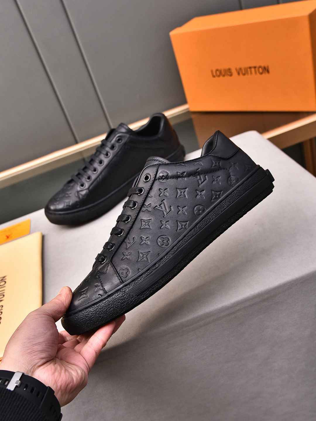 Sneaker LOUIS VUITTON Rivoli NOIR