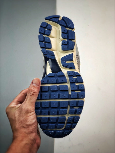 NIKE ZOOM Vomero 5