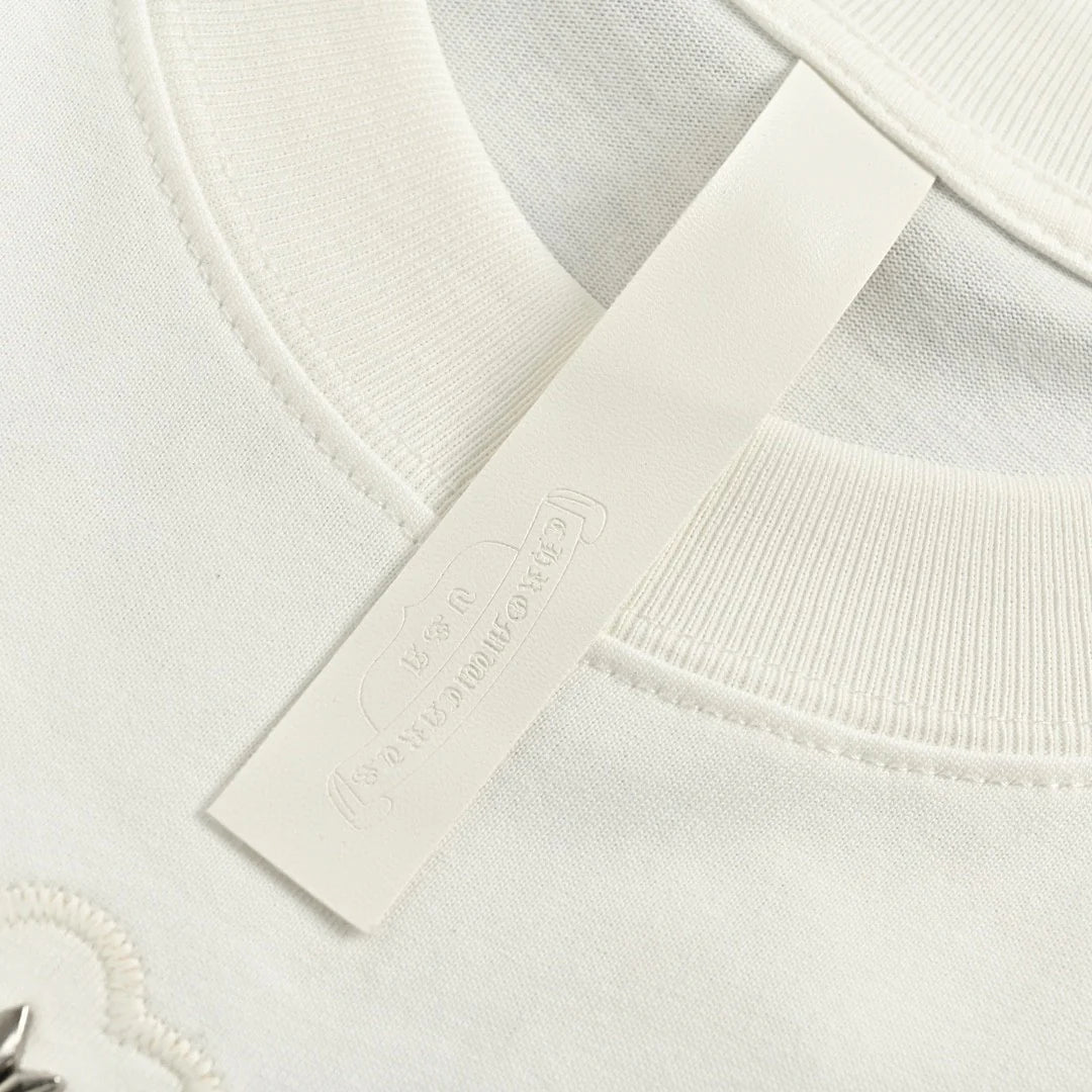 T-SHIRT BLANC AVEC COL ET PATCH CROIX CHROME HEARTS