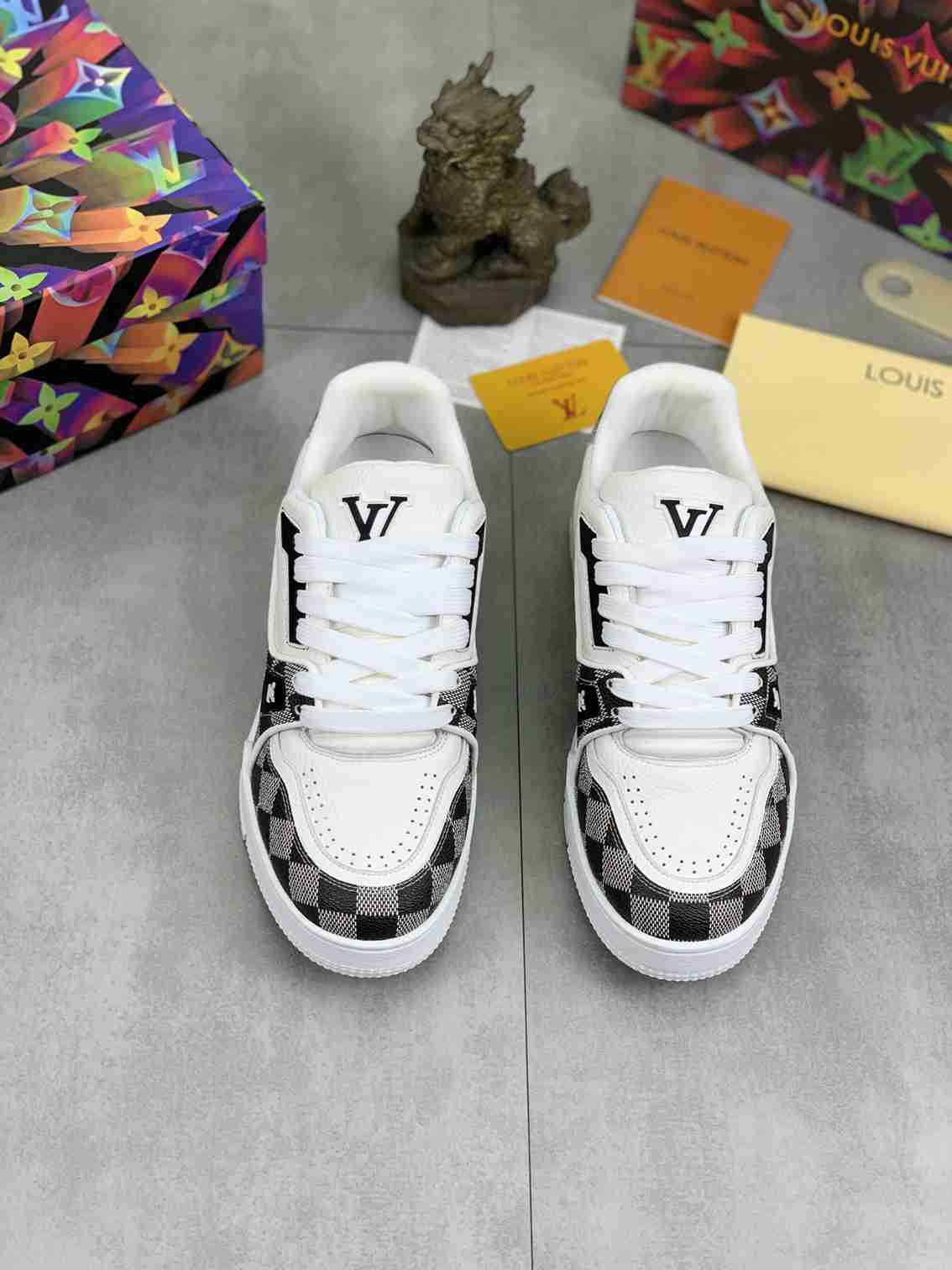LOUIS VUITTON TRAINER 54