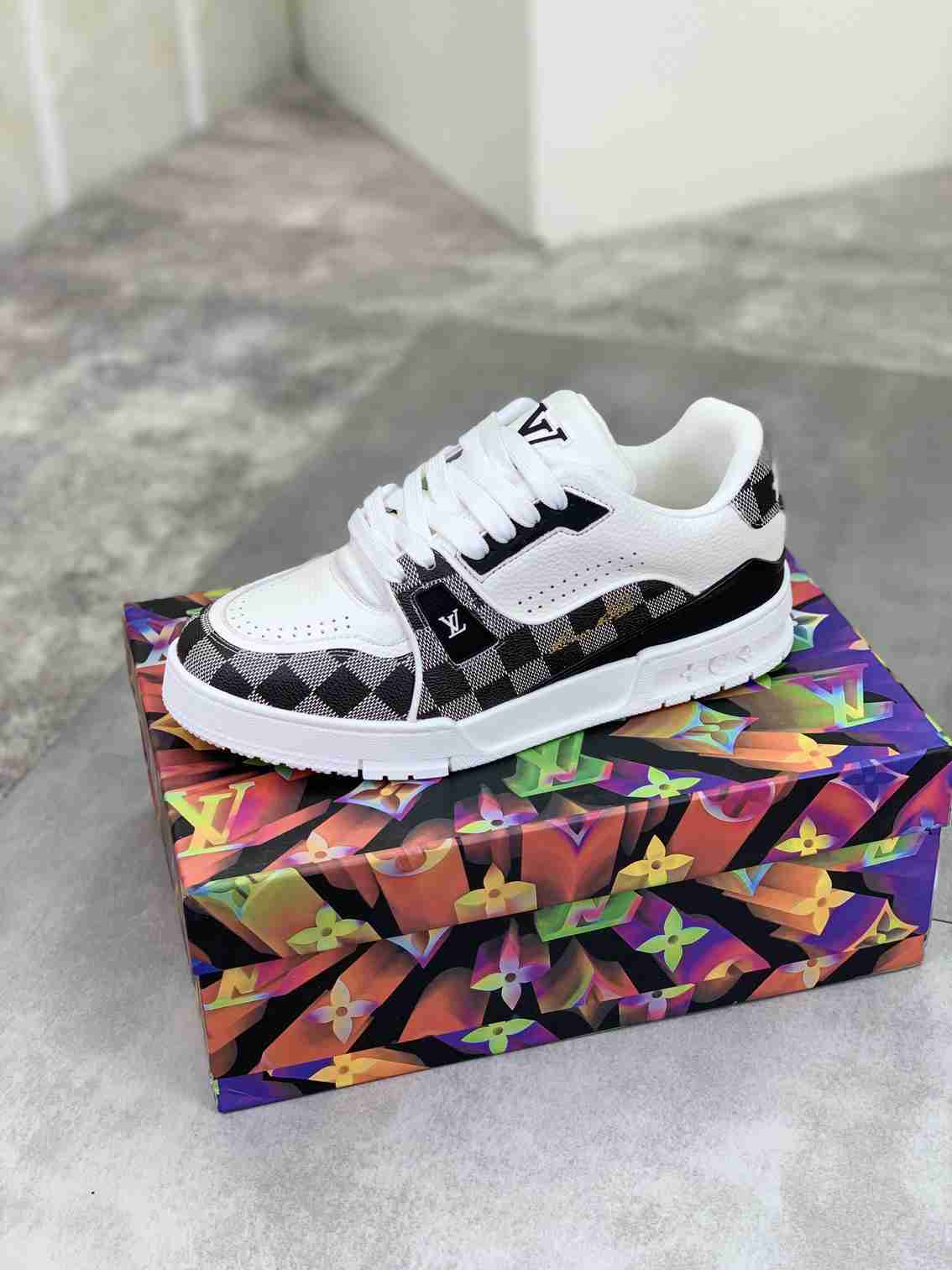 LOUIS VUITTON TRAINER 54