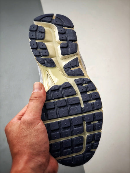 NIKE ZOOM Vomero 5