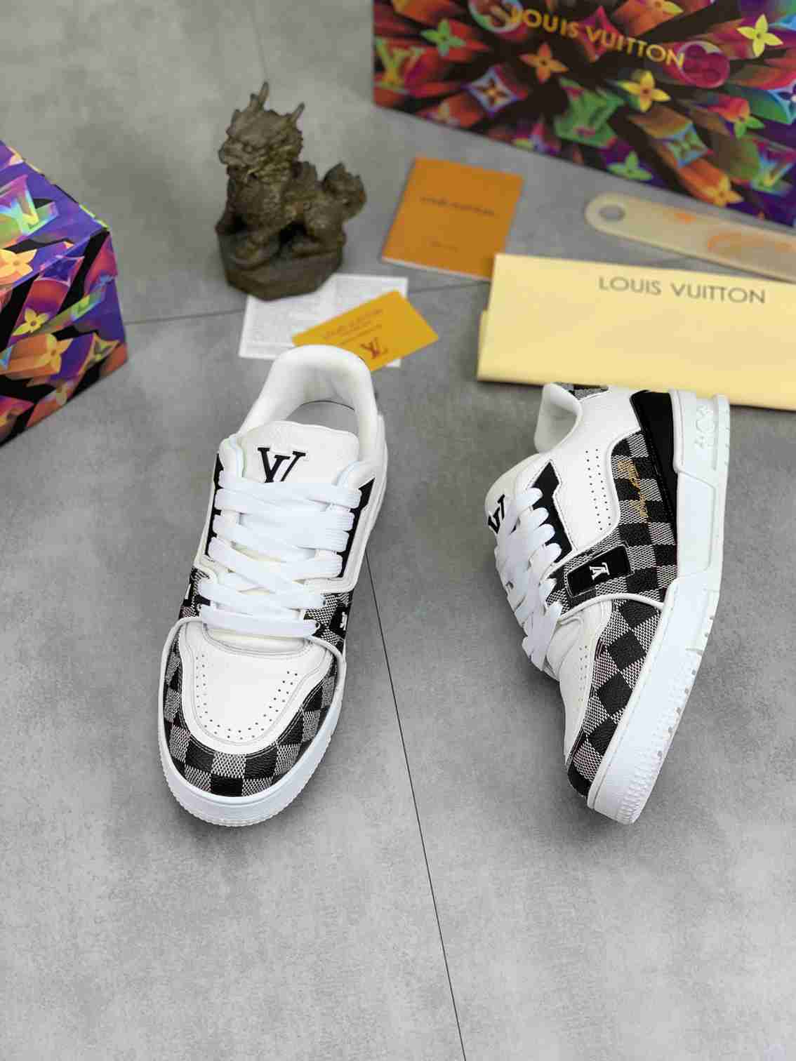 LOUIS VUITTON TRAINER 54