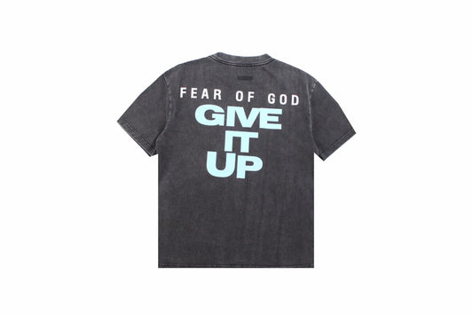 T-shirt « Fear of God » avec le texte « Give It Up »
