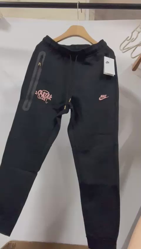 Pantalon Nike Tech Fleece x Syna Central CEE