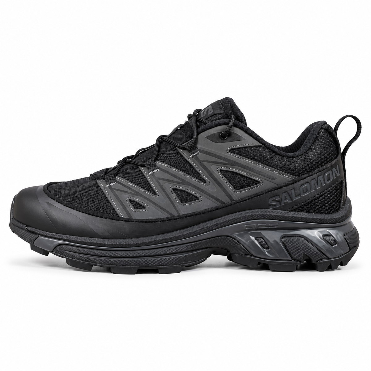Salomon XT-6 Expanse – Noir, vue de profil sur fond blanc, pointe vers la gauche