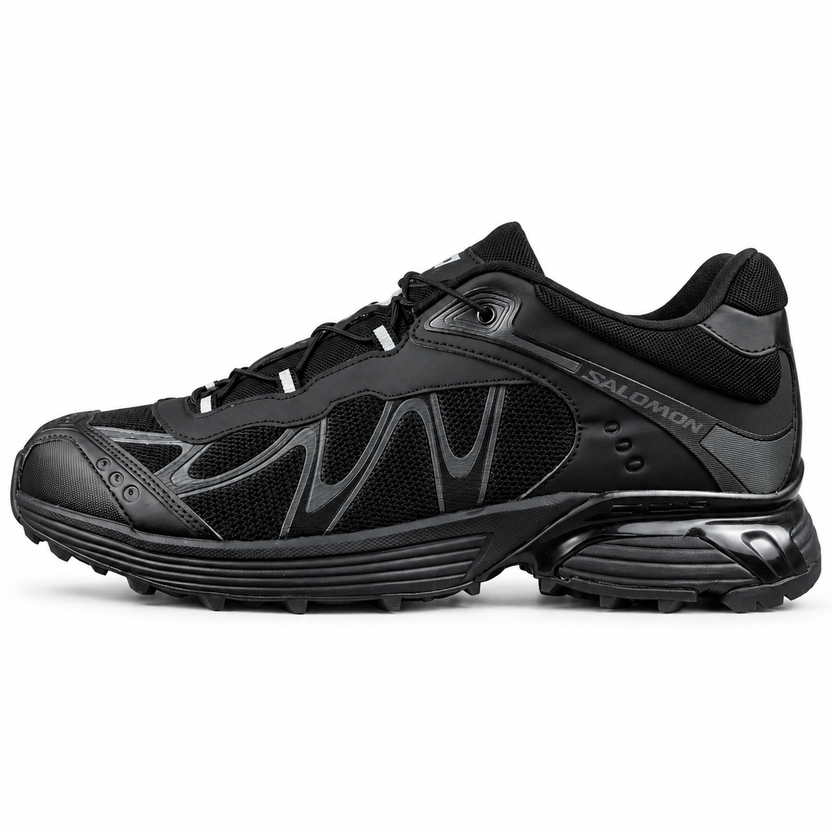 Salomon XT-WHISPER – Noir, vue de profil sur fond blanc, pointe vers la gauche