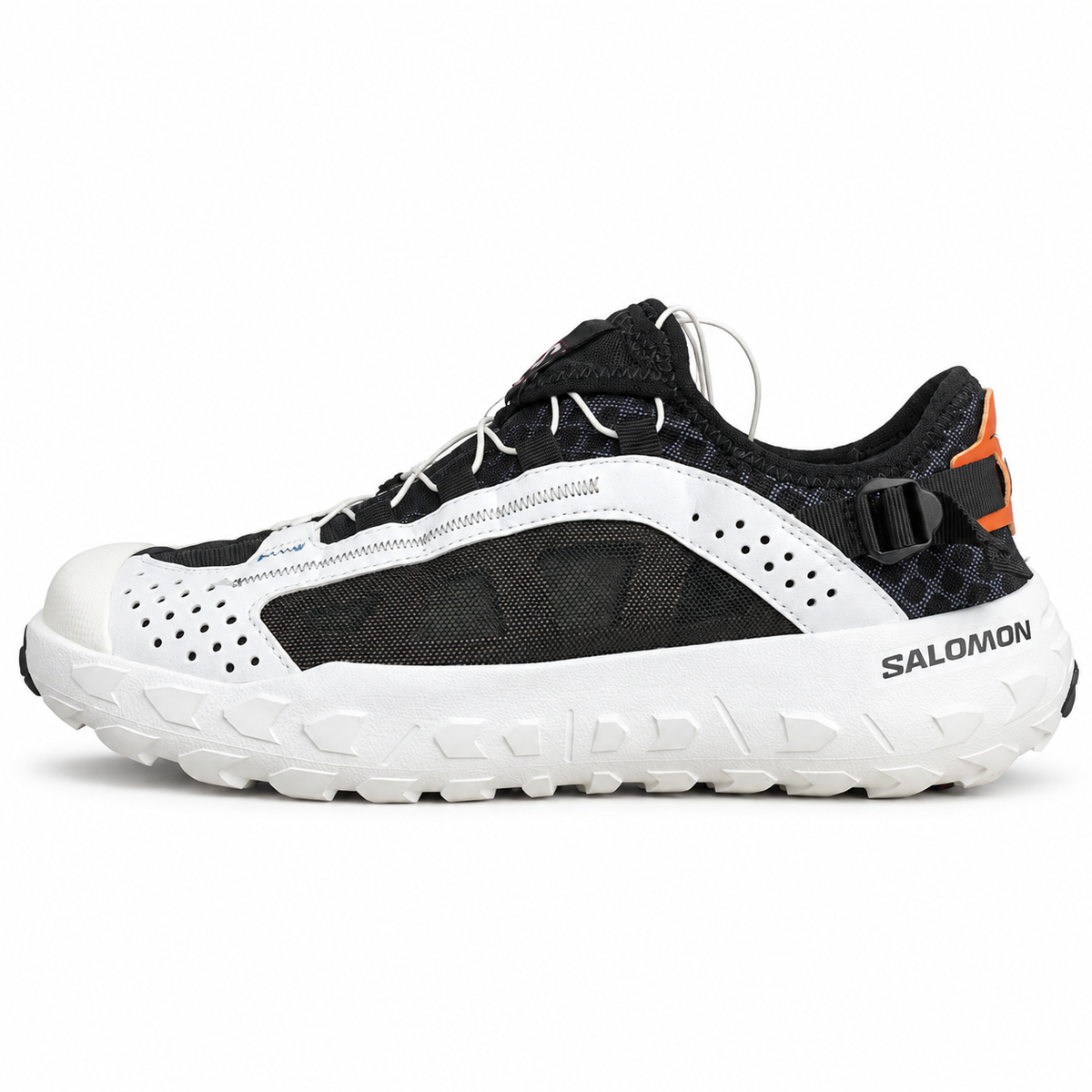 Salomon Solamphibian – Blanc / Noir / Rouge orangé, vue de profil sur fond blanc, pointe vers la gauche