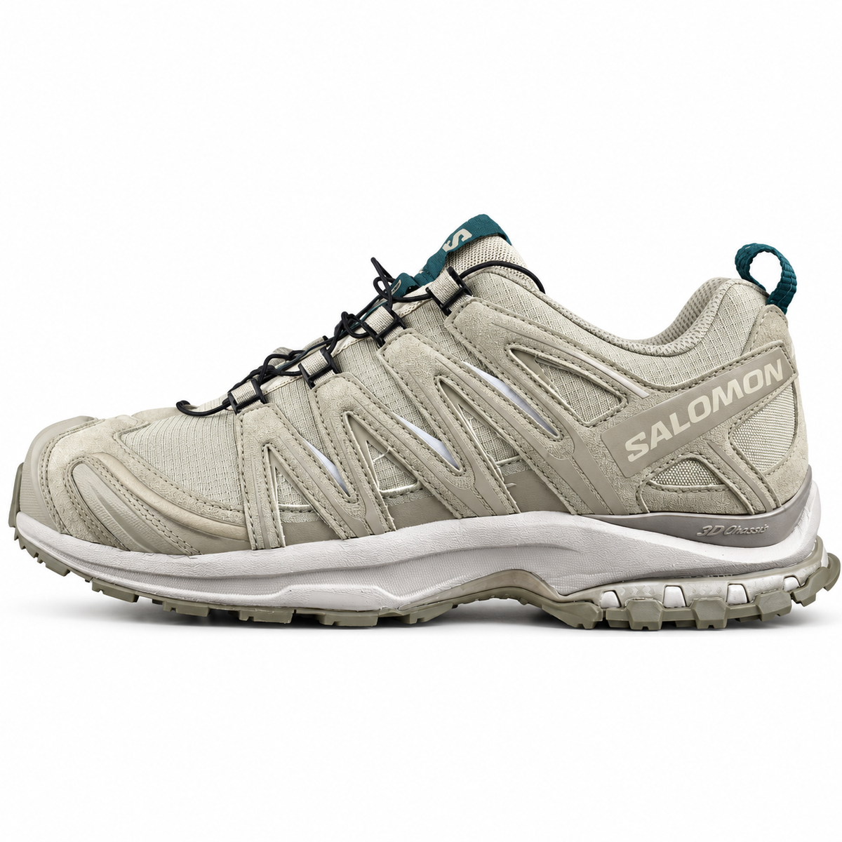 Salomon XA PRO 3D Suede – Beige / Kaki, vue de profil sur fond blanc, pointe vers la gauche