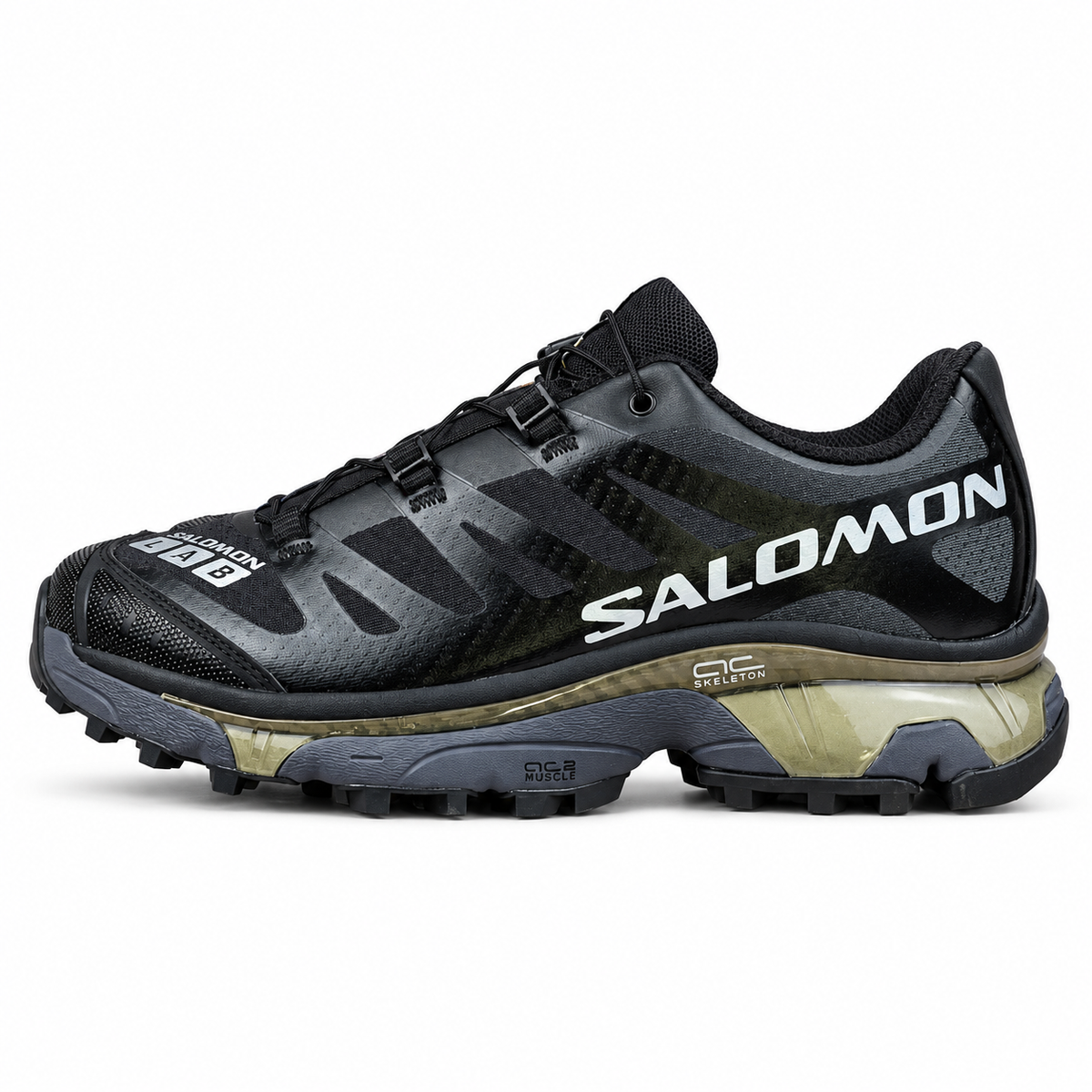 Salomon XT-4 OG – Noir / Gris / Argent, vue de profil sur fond blanc, pointe vers la gauche