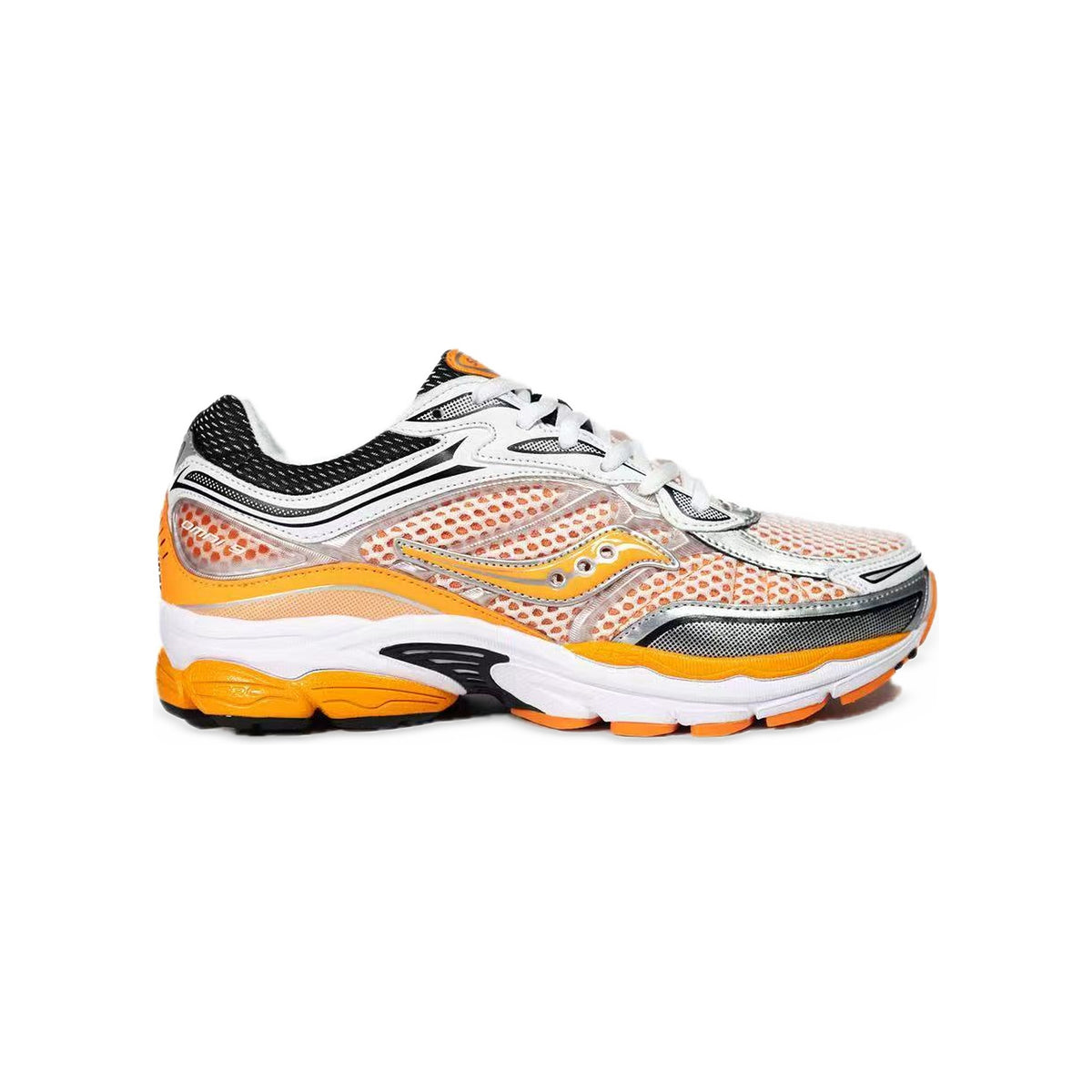 Saucony ProGrid Omni 9 Orange / Argent / Noir – vue latérale